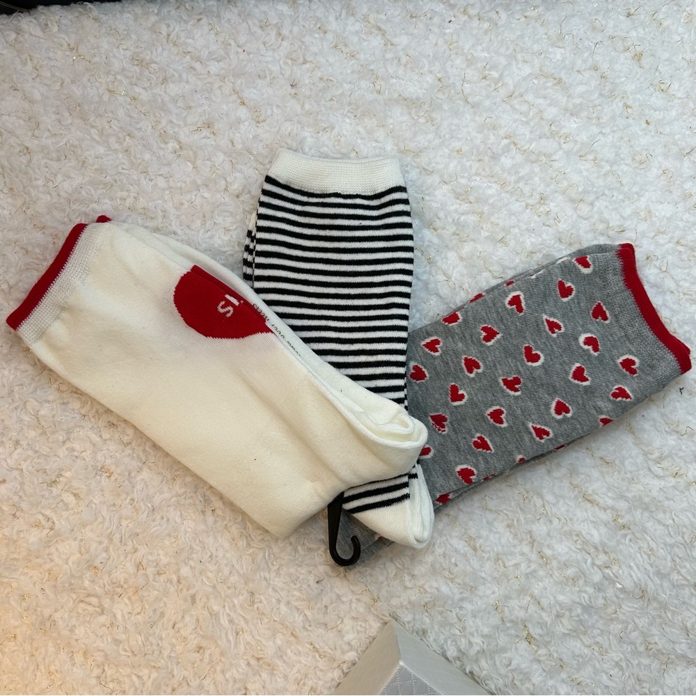 Kate‎ Spade New York Womens Crew Socks 3 Pack Hearts Stripes White Grey Red NEW